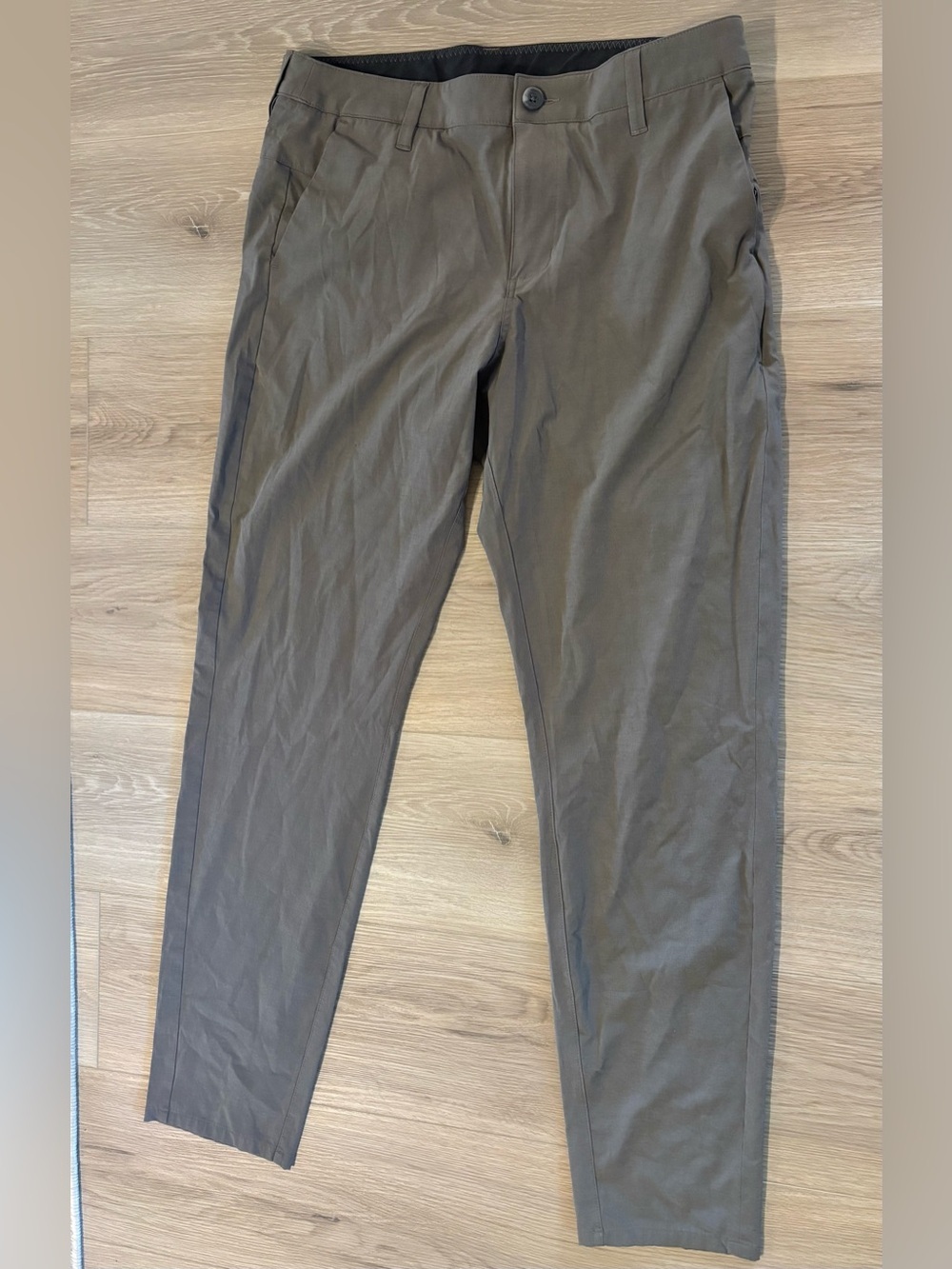 Vuori Aim Pant Men's Slim Chinos Gray MSRP $138